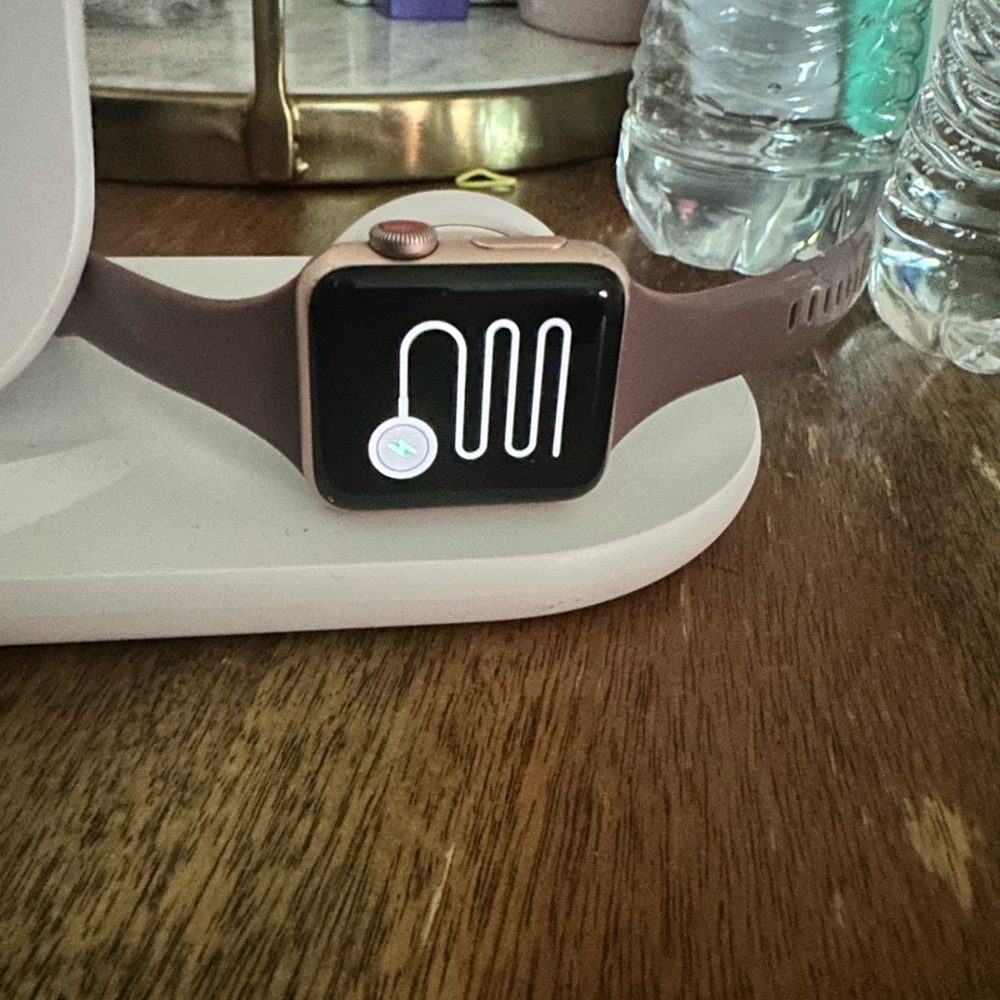 Apple Watch Series 3 w/ Cellular | Rose Gold | 38mm